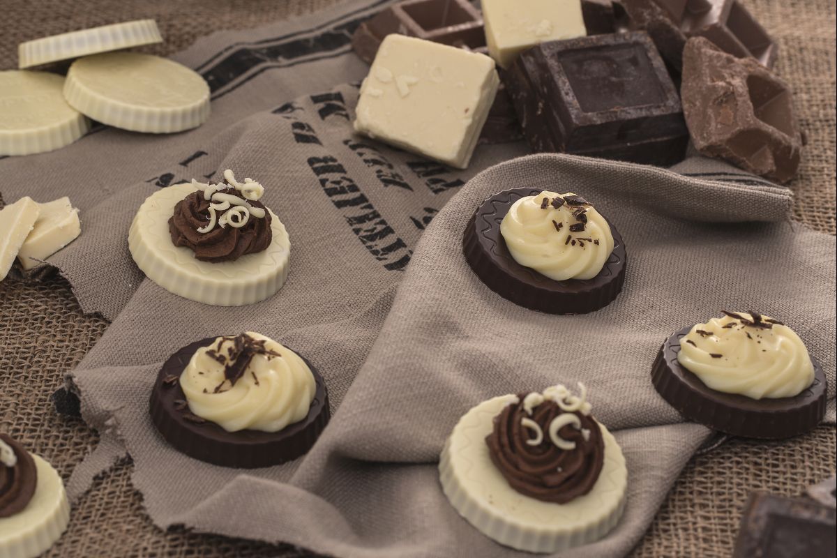 Pastelitos con crema de dos chocolates