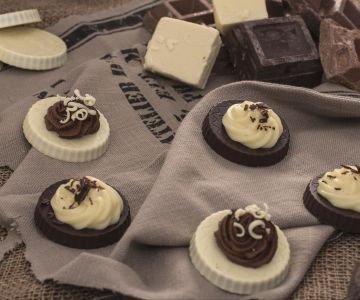 Pastelitos con crema de dos chocolates