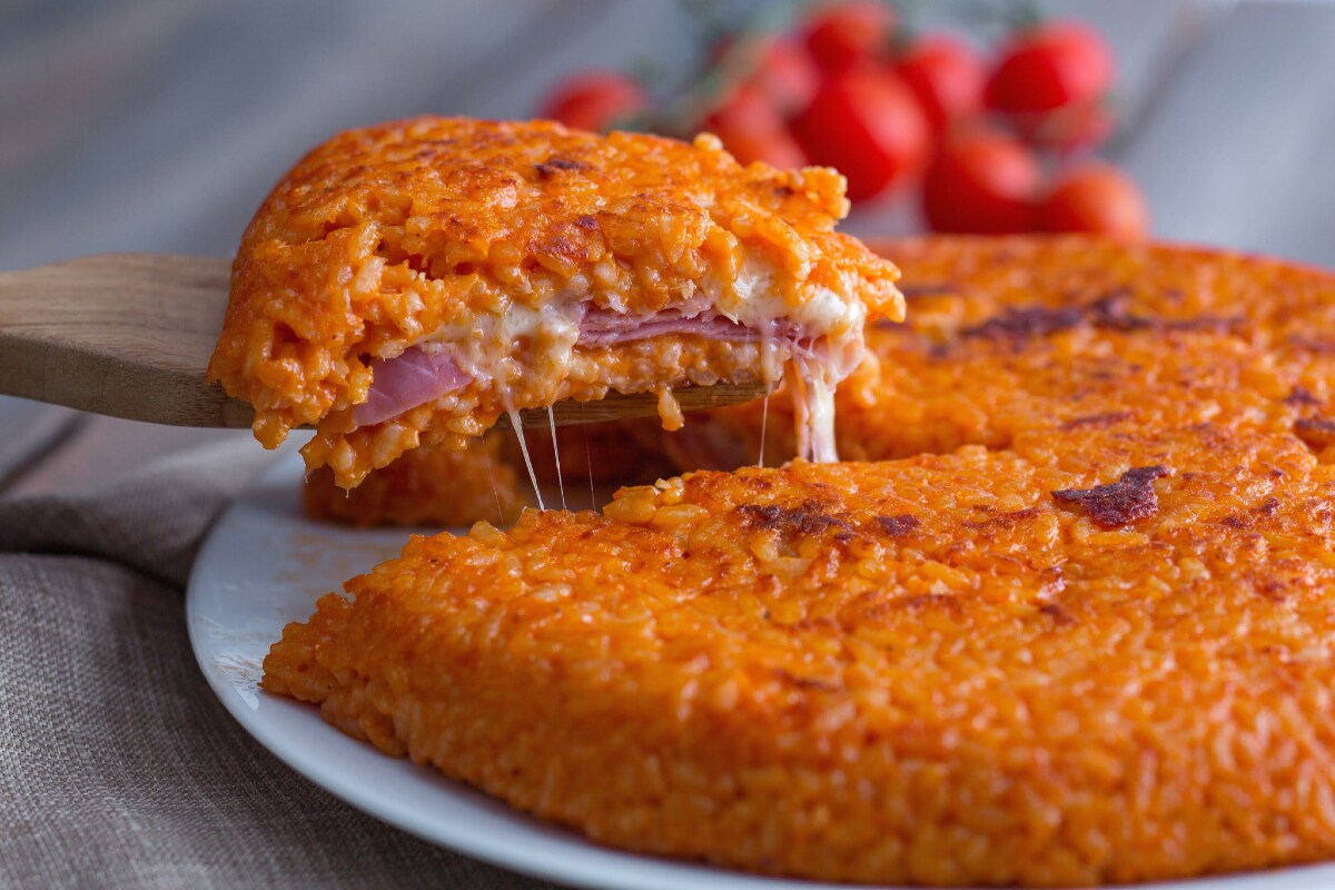 Pastel de arroz en sartén