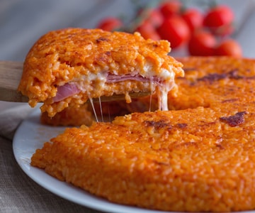 Pastel de arroz en sartén
