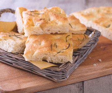 Focaccia simple hecha en casa