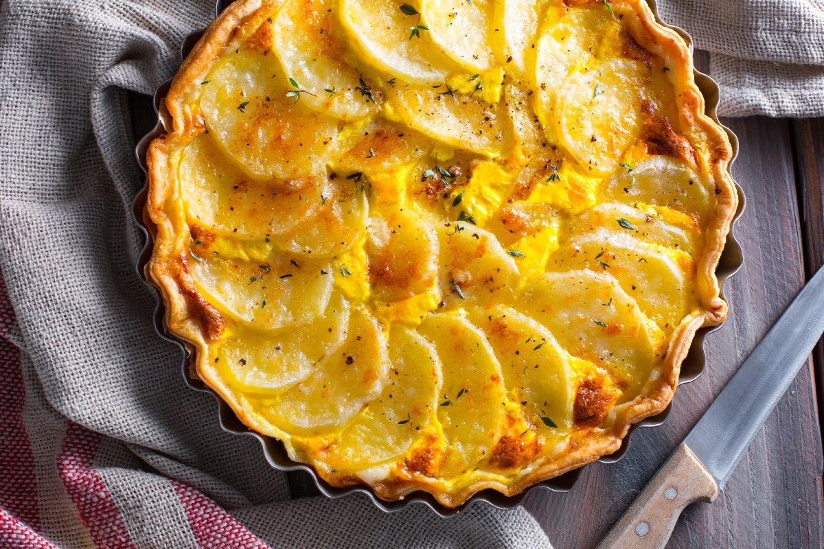 Tarta salada con patatas y mortadela