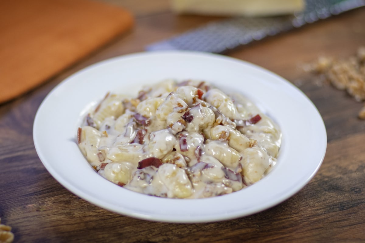 Gnocchi speck y toma