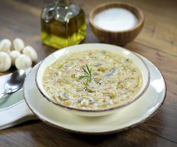 Sopa de arroz y garbanzos