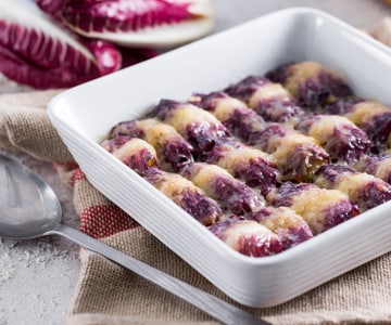 Rollos de achicoria con champiñones y Bergkase Superior