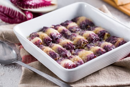 Rollos de achicoria con champiñones y Bergkase Superior