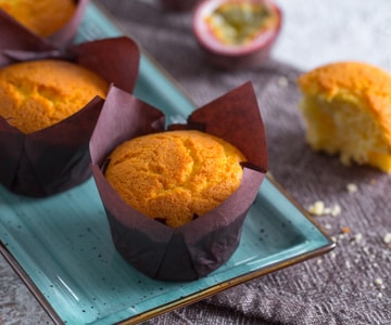 Muffin con yogur, mango y maracuyá