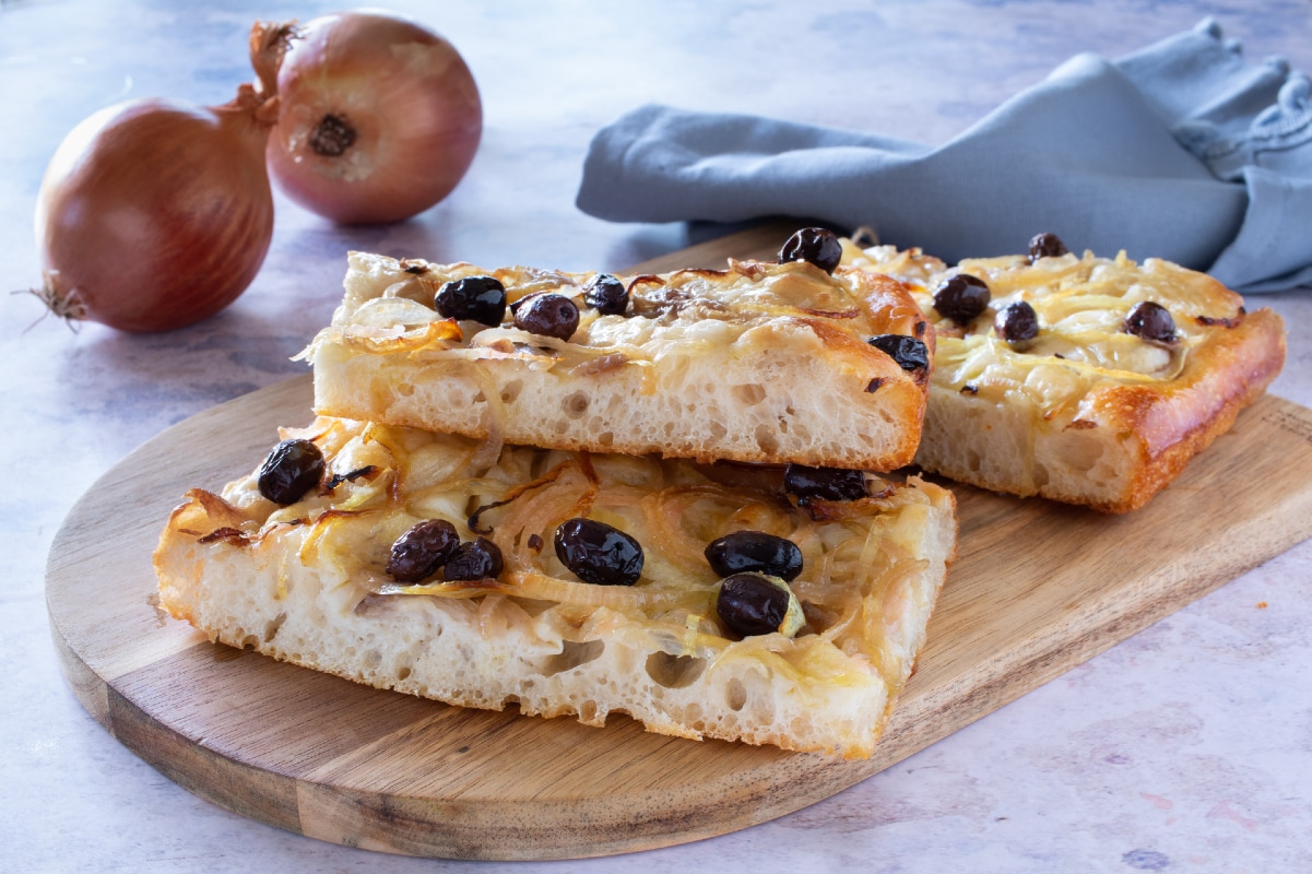 Focaccia pugliese con cebollas