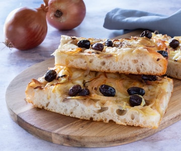 Focaccia pugliese con cebollas