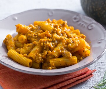 Pasta con calabaza y salchicha