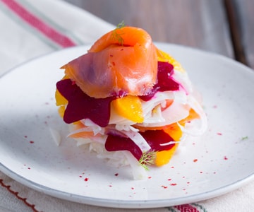Carpaccio de salmón ahumado con hinojo y naranja