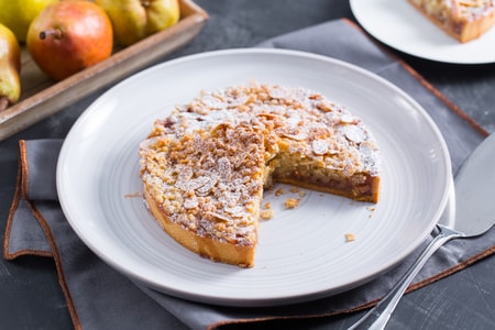 Tarta de peras y canela