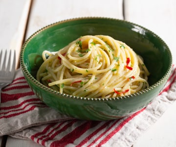 Espaguetis fáciles con ajo, aceite y guindilla