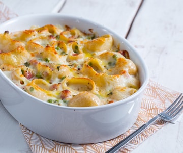 Conchiglioni con mortadela y guisantes