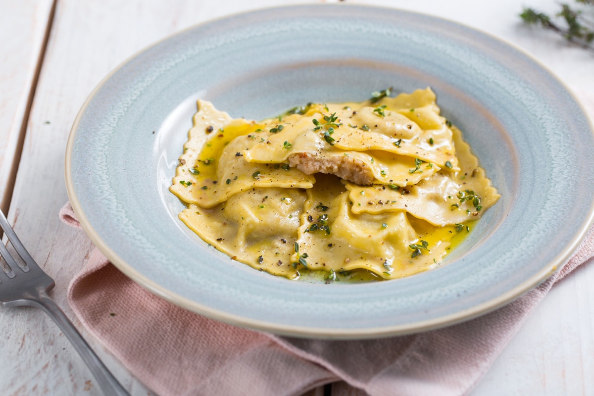 Tortelli de salchicha y patatas