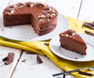 Cheesecake con chocolate y caramelo salado
