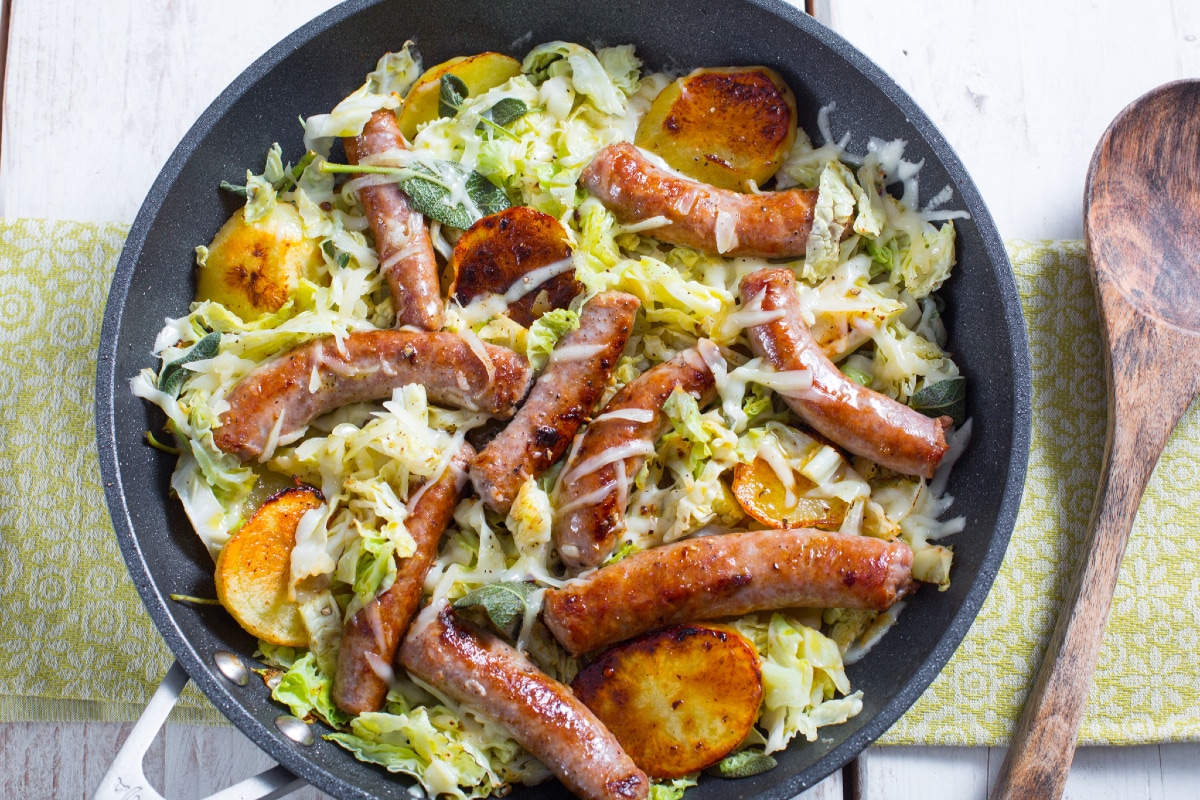 Col, patatas y salchicha