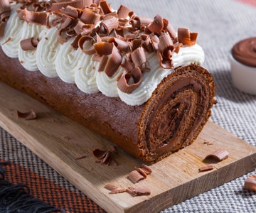 Rollo de cacao con nata y Nutella