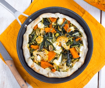 Tarta salada de verduras en sartén