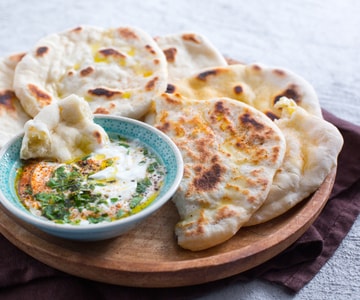 Pan naan con yogur