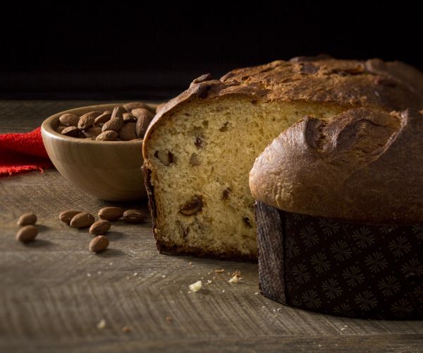 Panettone con higos y almendras