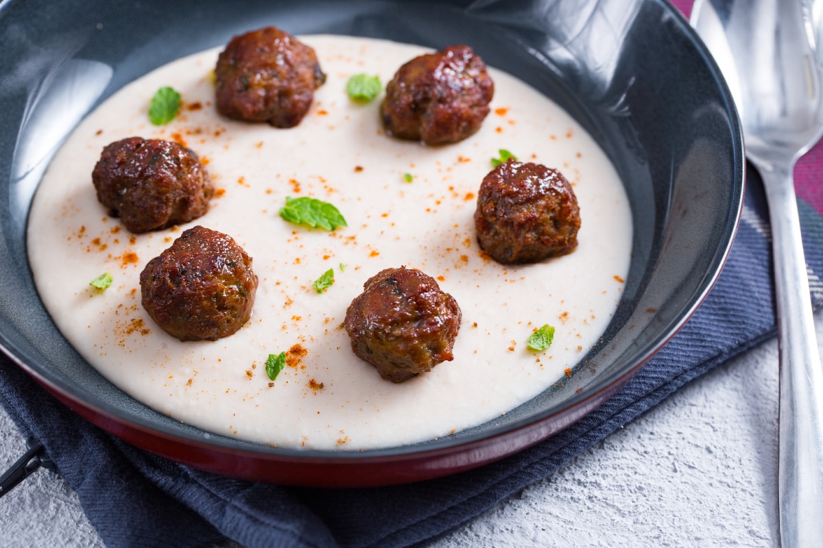 Albóndigas con crema de alubias blancas
