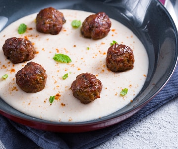 Albóndigas con crema de alubias blancas