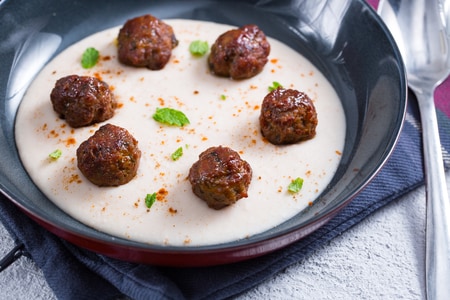 Albóndigas con crema de alubias blancas