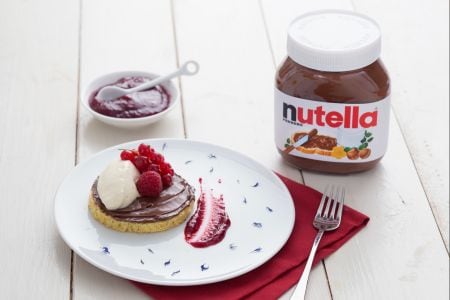Barquillo de pandoro con mousse de ricotta y Nutella®