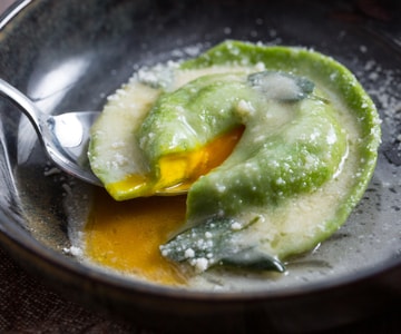 Raviolone verde relleno