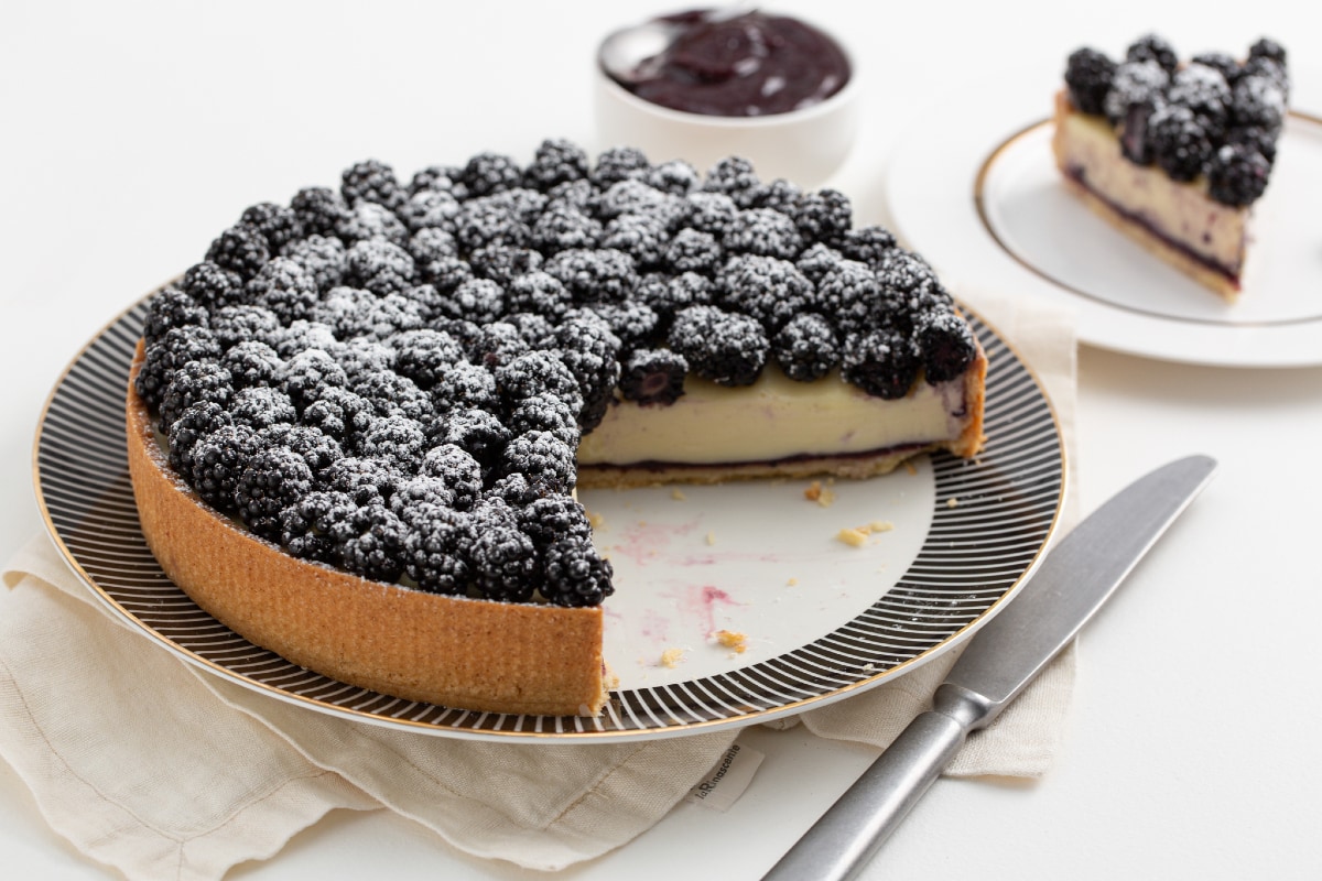 Tarta de moras con ganache blanca