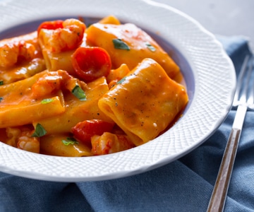 Paccheri con provola y gambas