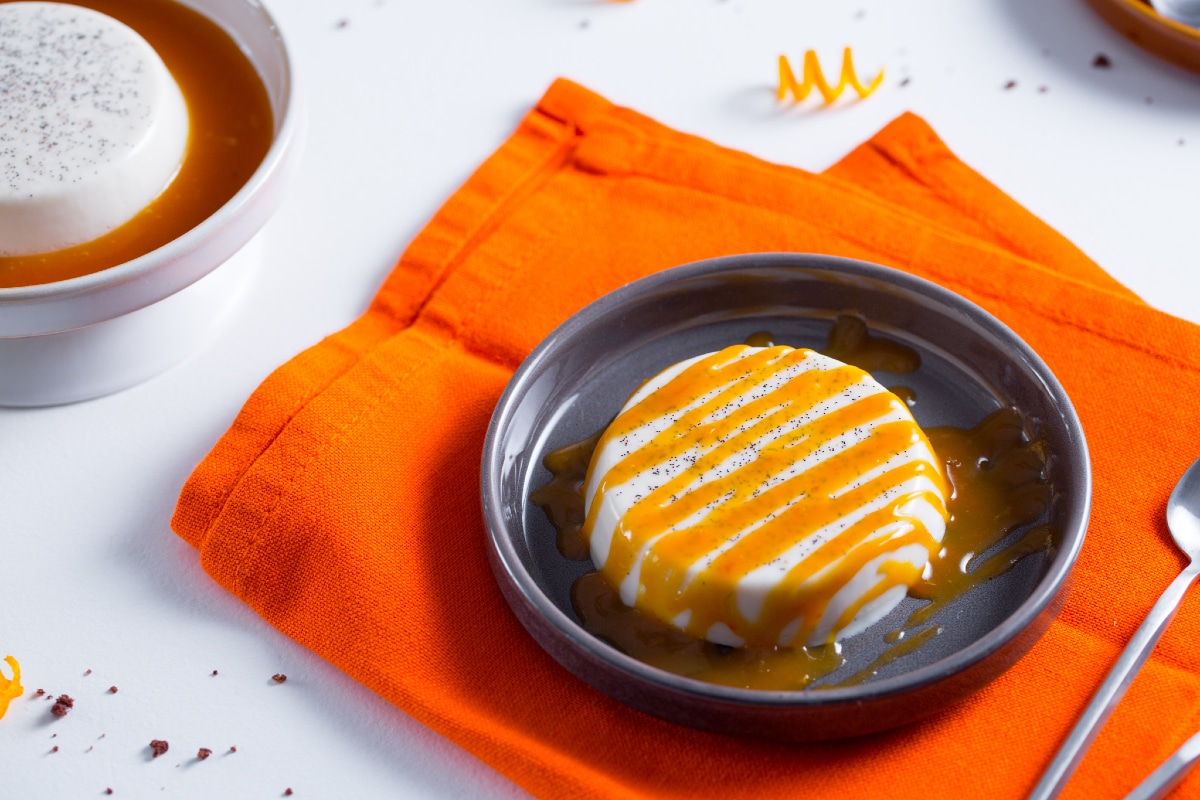 Panna cotta con salsa de cítricos