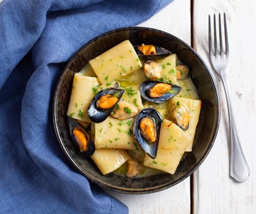 Paccheri con crema de patatas y mejillones