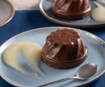 Puding de chocolate y nuez moscada con coulis de manzana