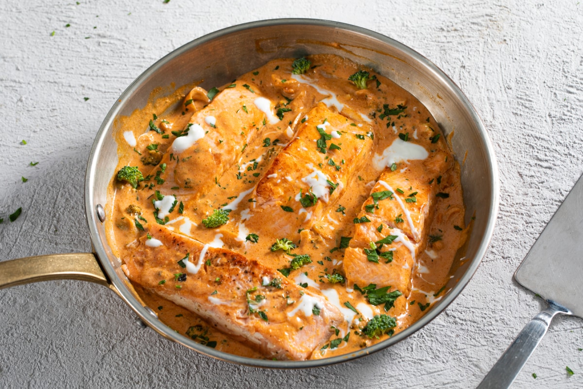 Salmón al curry y leche de coco