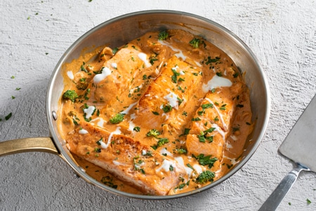 Salmón al curry y leche de coco