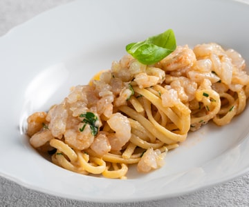 Linguine ajo, aceite y guindilla con gambas