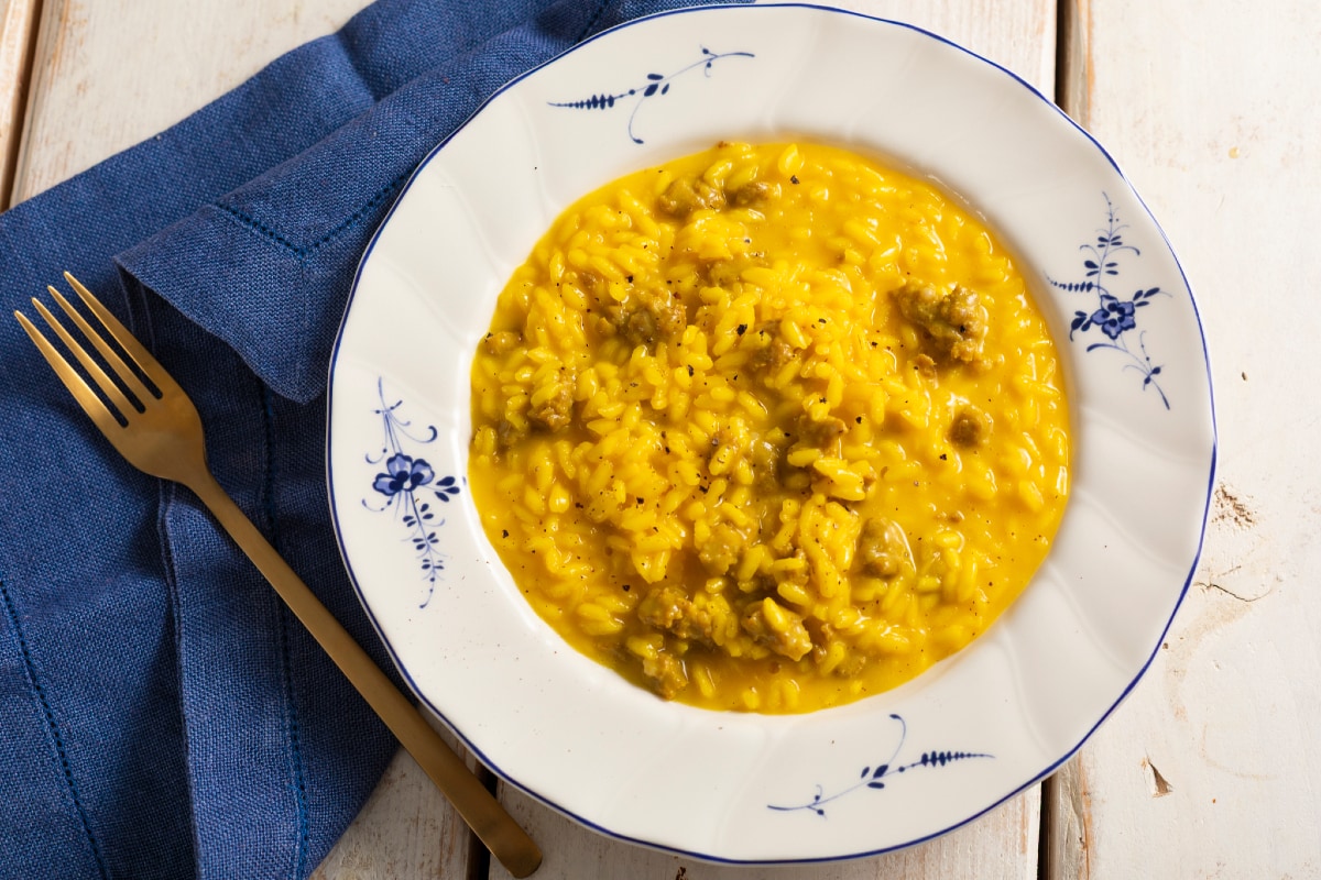 Risotto con salchicha y azafrán