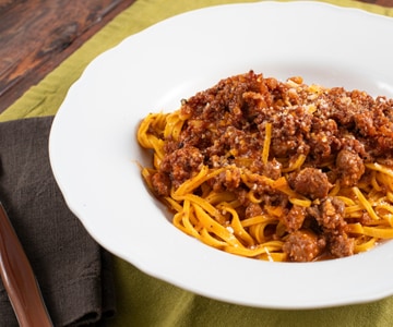 Tajarin 30 yemas con ragú de salchicha