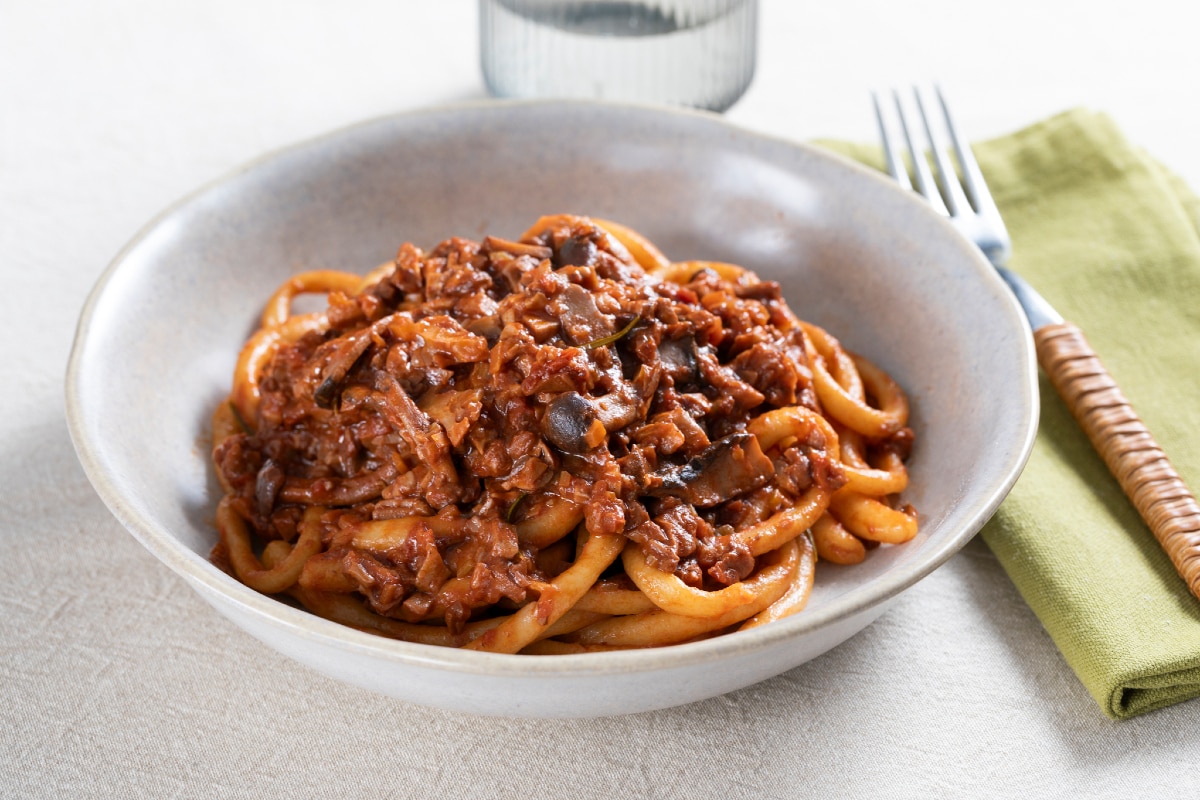 Pici con ragú de setas y nueces