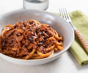 Pici con ragú de setas y nueces