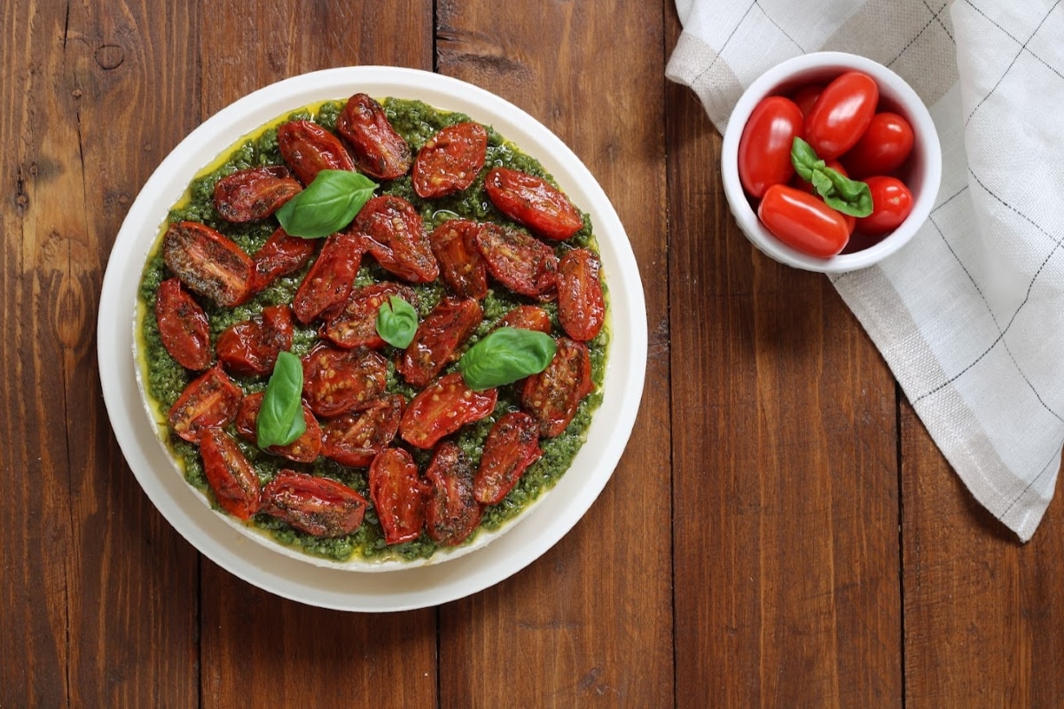 Cheesecake salada con pesto y tomatitos