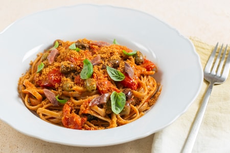 Stroncatura calabresa con tomatitos cherry y anchoas