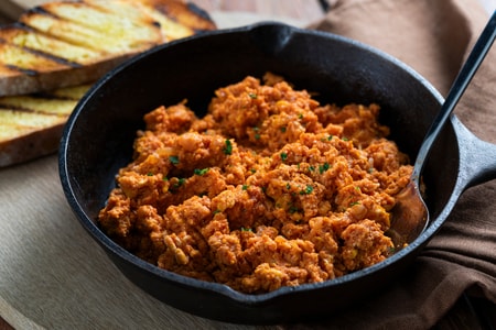 Huevos revueltos con tomate