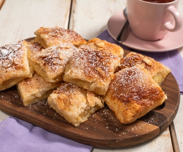 Cuadraditos de hojaldre con manzanas