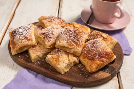 Cuadraditos de hojaldre con manzanas