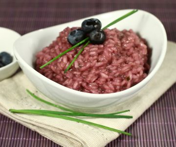 Risotto con arándanos silvestres y cebollino