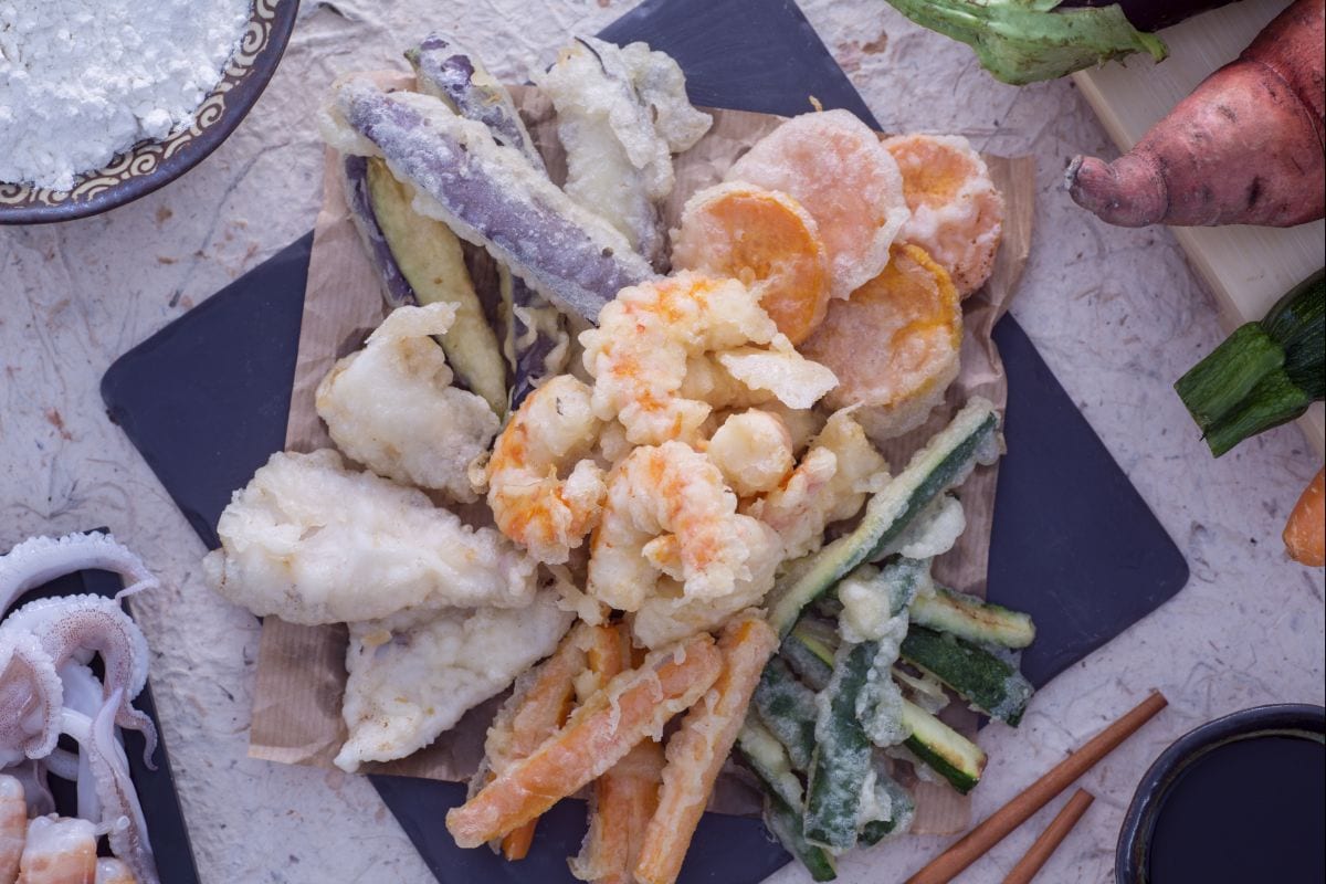 Tempura de calamares y verduras