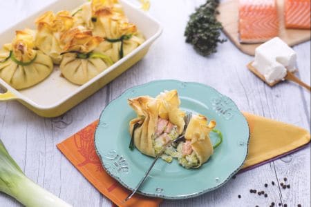 Paquetitos de puerros, salmón y robiola